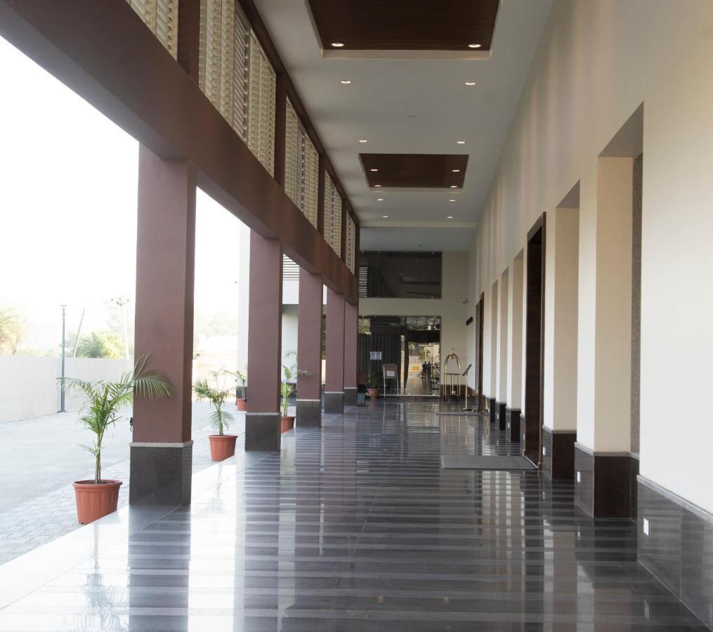 Hotel Rajhans Abhinandan Бхопал Экстерьер фото