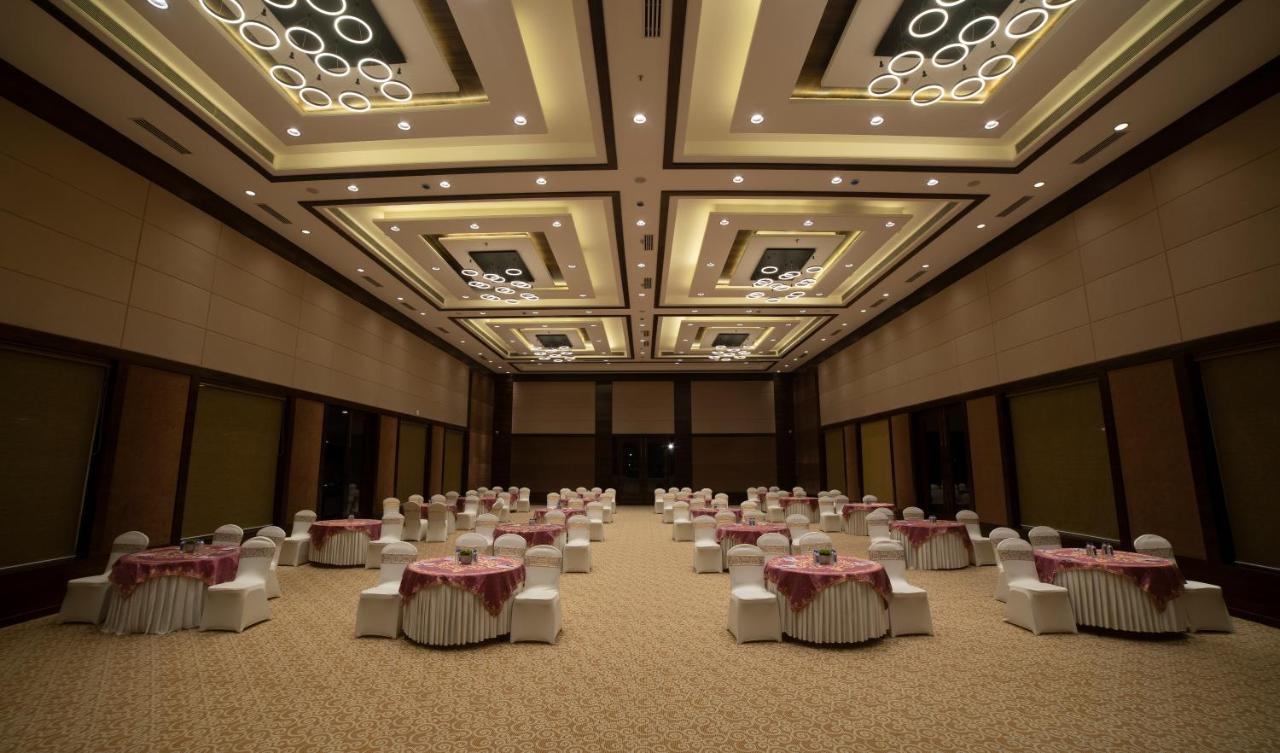 Hotel Rajhans Abhinandan Бхопал Экстерьер фото