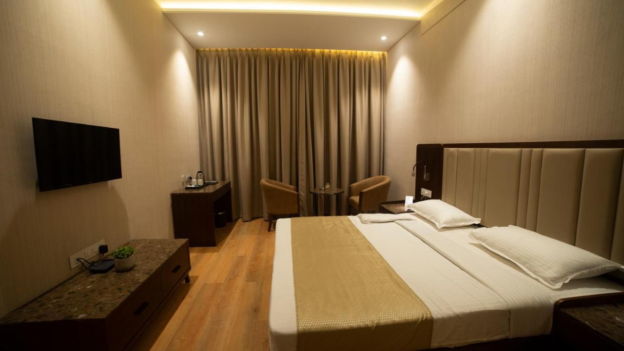 Hotel Rajhans Abhinandan Бхопал Экстерьер фото